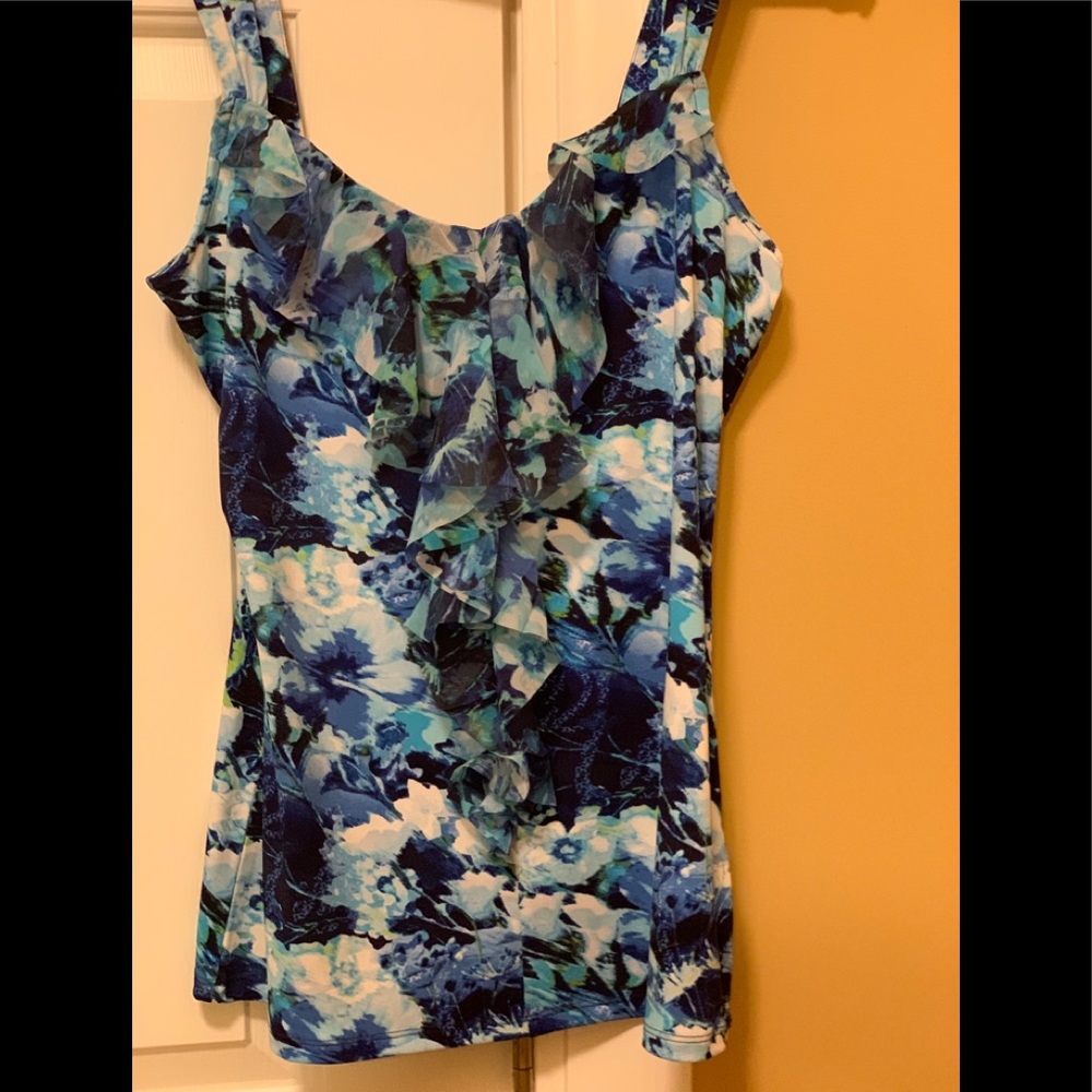 WHBM TOP